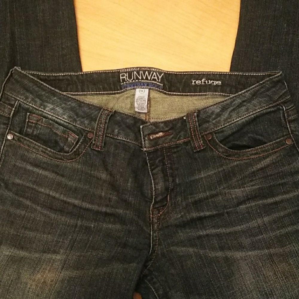 Jeans - Picture 2 of 3